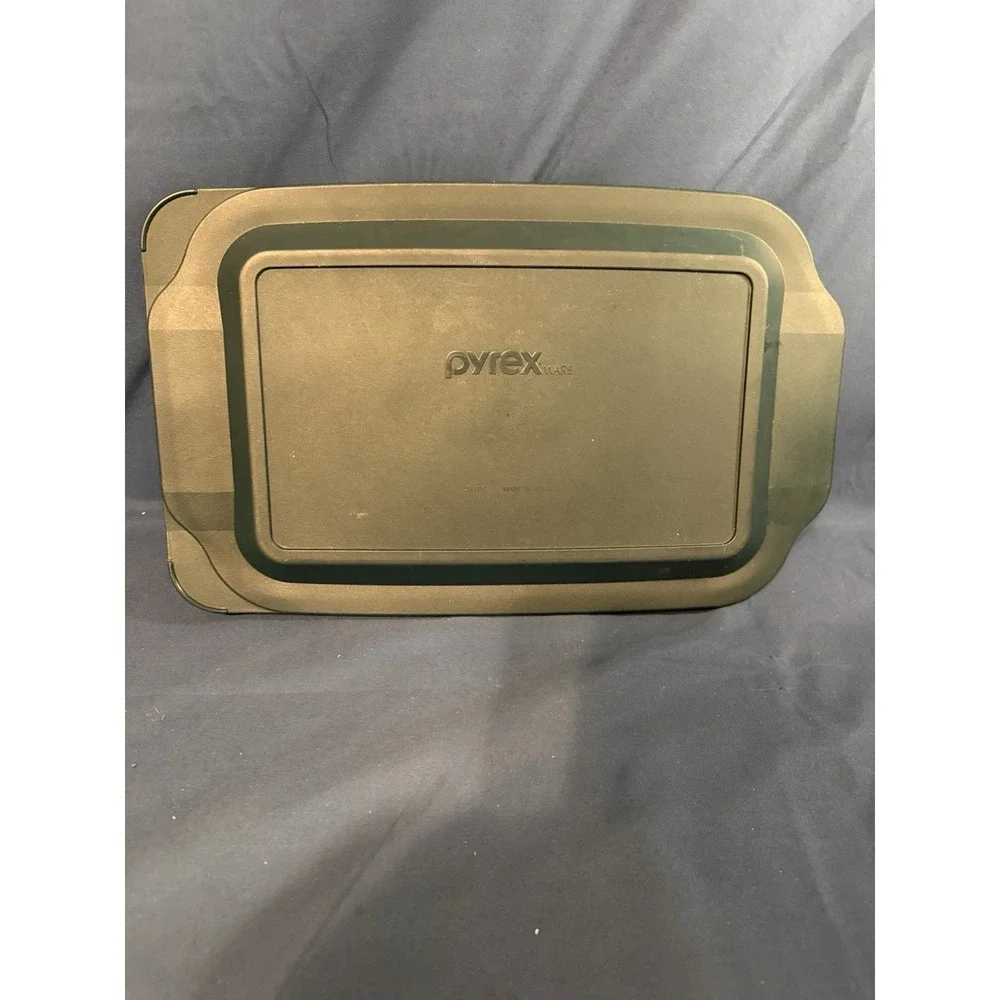 Pyrex 233-R Clear Glass Baking Dish 13x9x2  3 qt. With Blue Storage Lid